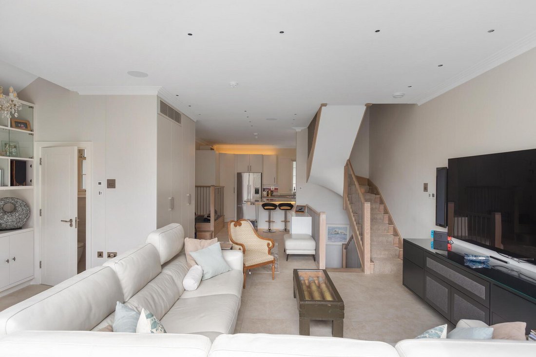 House in Holland Park, Kensington And Chelsea, England 2 - 18069836