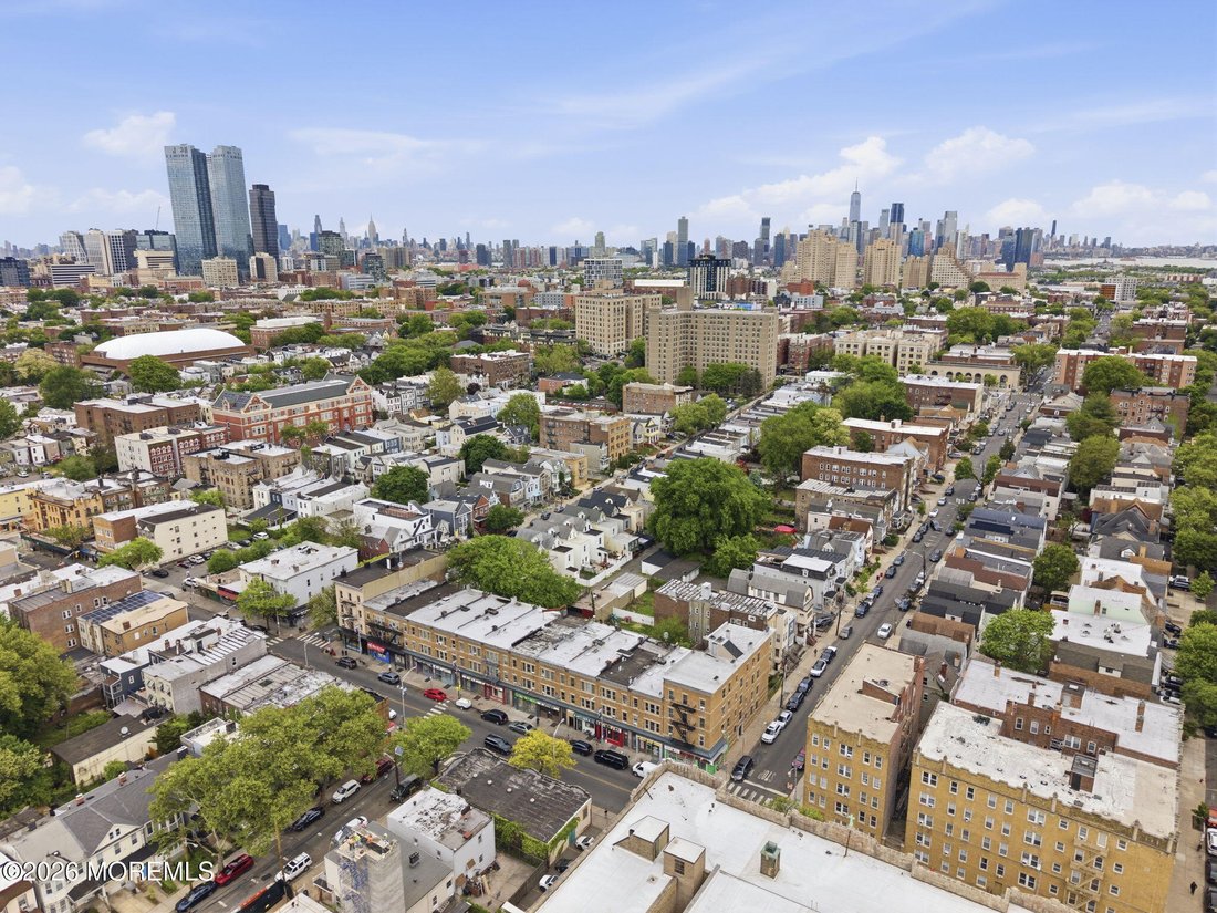 Jersey City, New Jersey, United States 5 - 18069137