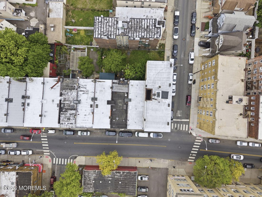 Jersey City, New Jersey, United States 3 - 18069137