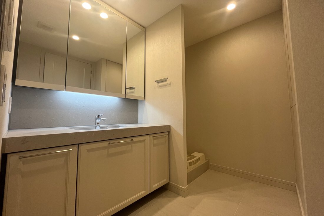 Condo in Osaka, Osaka, Japan 2 - 18069854
