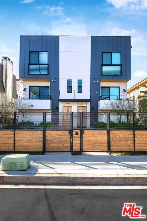 Los Angeles, California, United States 2 - 18069160