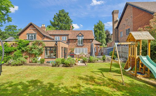 Maison à Oxshott, Elmbridge, Angleterre 1