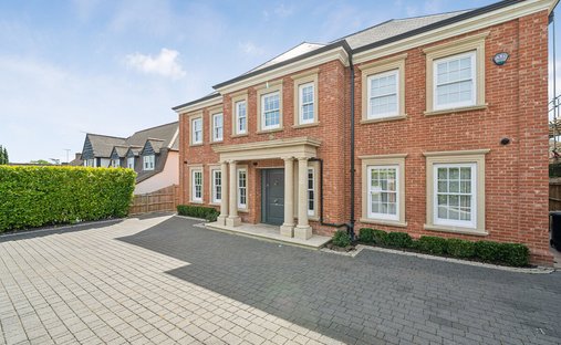 House in Fairmile, Elmbridge, England 1