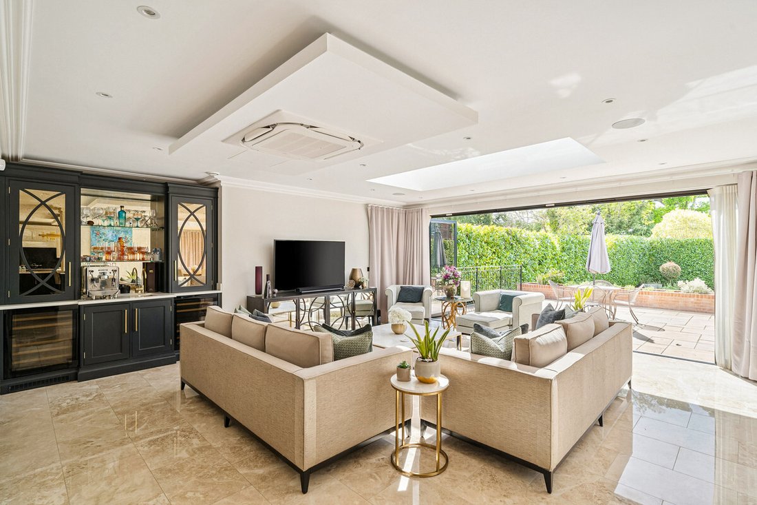 House in Fairmile, Elmbridge, England 3 - 18069835