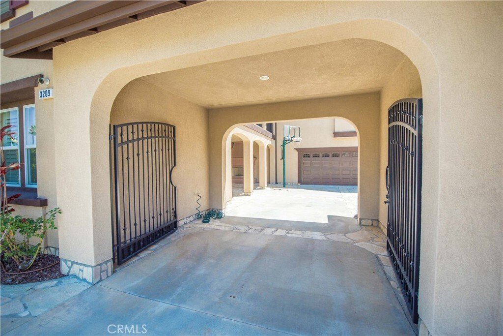 House in Corona, California, United States 5 - 18069553