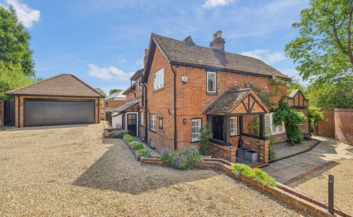 House in Oxshott, Elmbridge, England 1