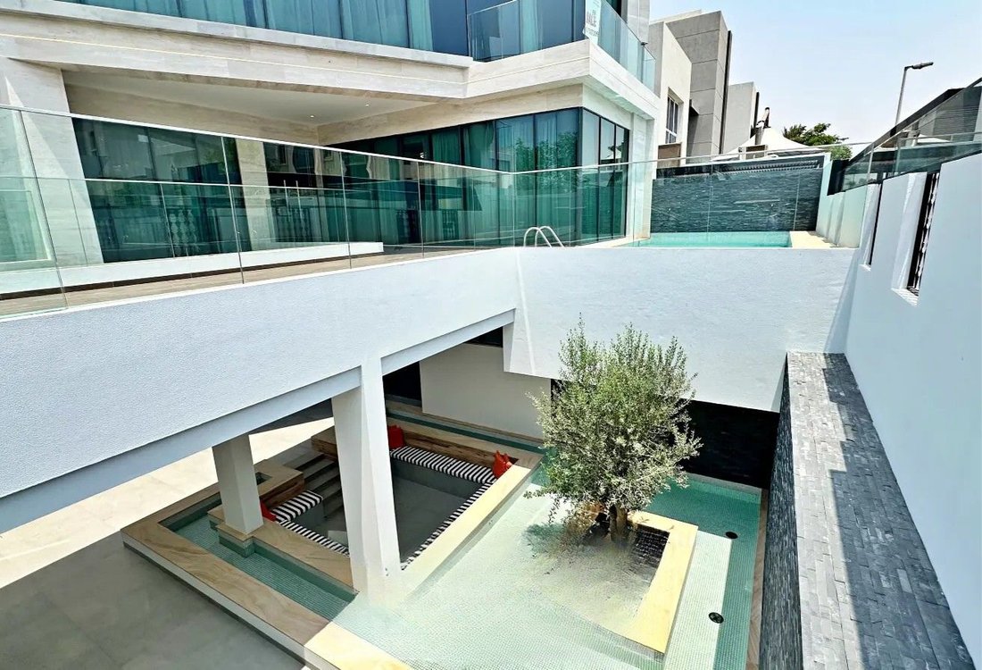 Villa in Umm Suqeim, Dubai, United Arab Emirates 5 - 18070466