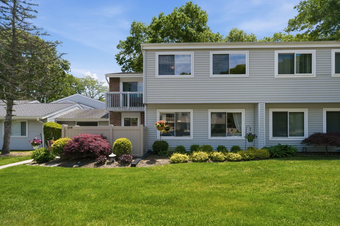 Condo in Holbrook, New York, United States 2 - 18070086