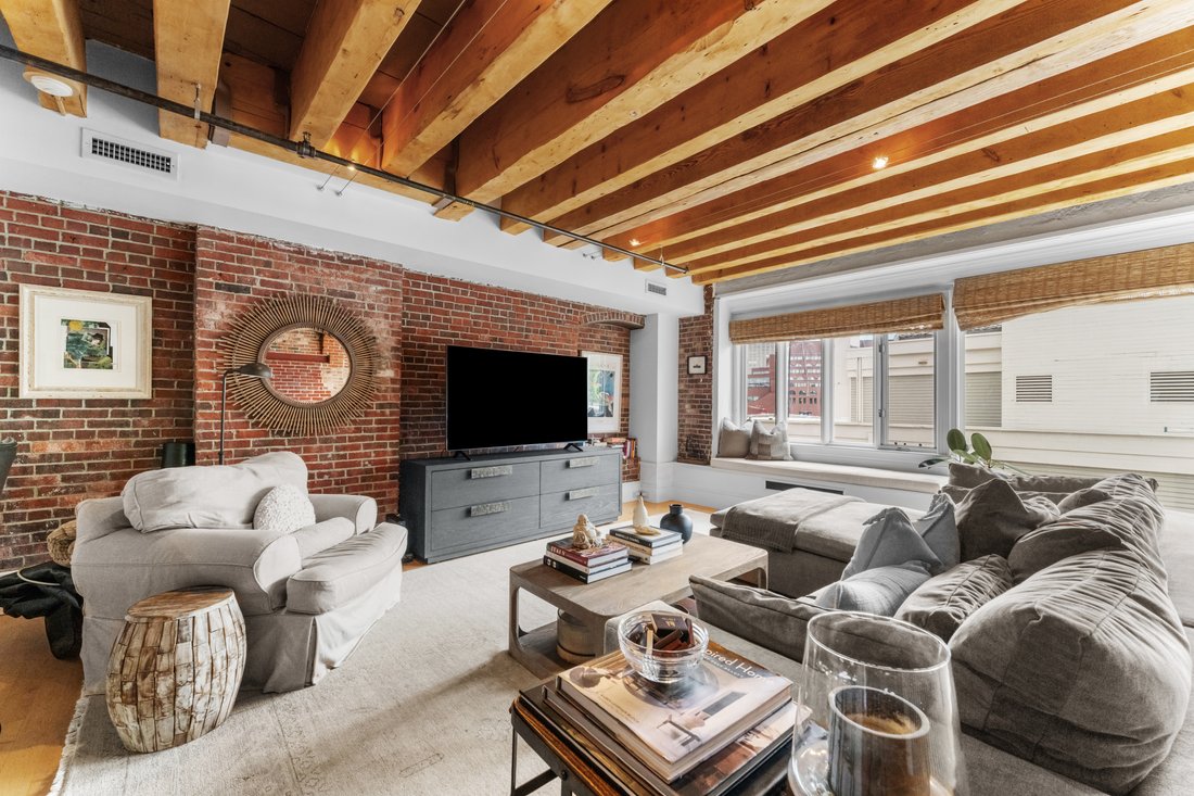 Condo in Boston, Massachusetts, United States 1 - 18070393