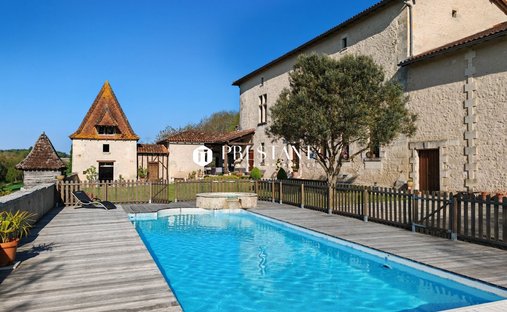 Estate in Chalais, Nouvelle-Aquitaine, France 1
