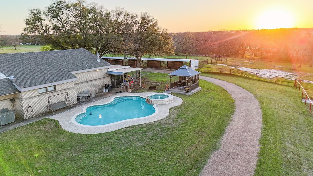 Farm Ranch in Weatherford, Texas, United States 4 - 17964859
