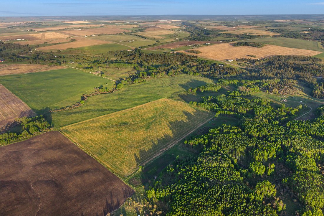 Dogpound, Alberta, Canada 1 - 18070722