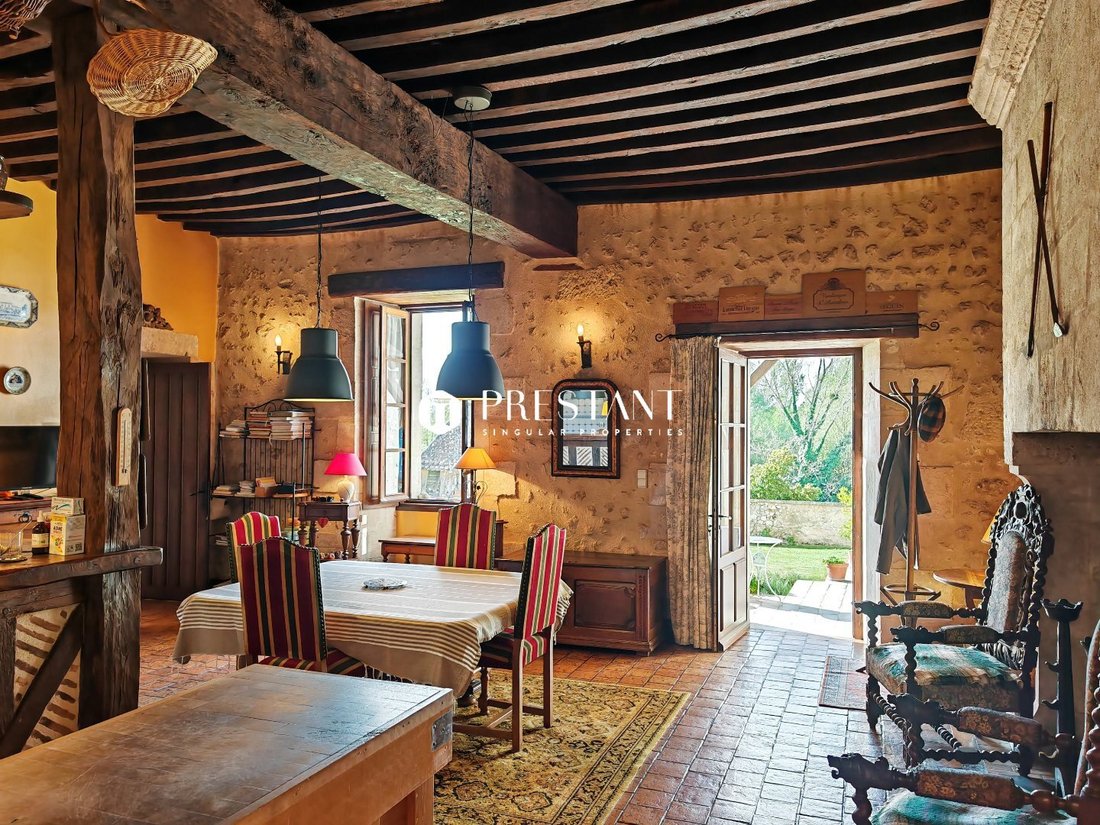 Estate in Chalais, Nouvelle-Aquitaine, France 2 - 18070538