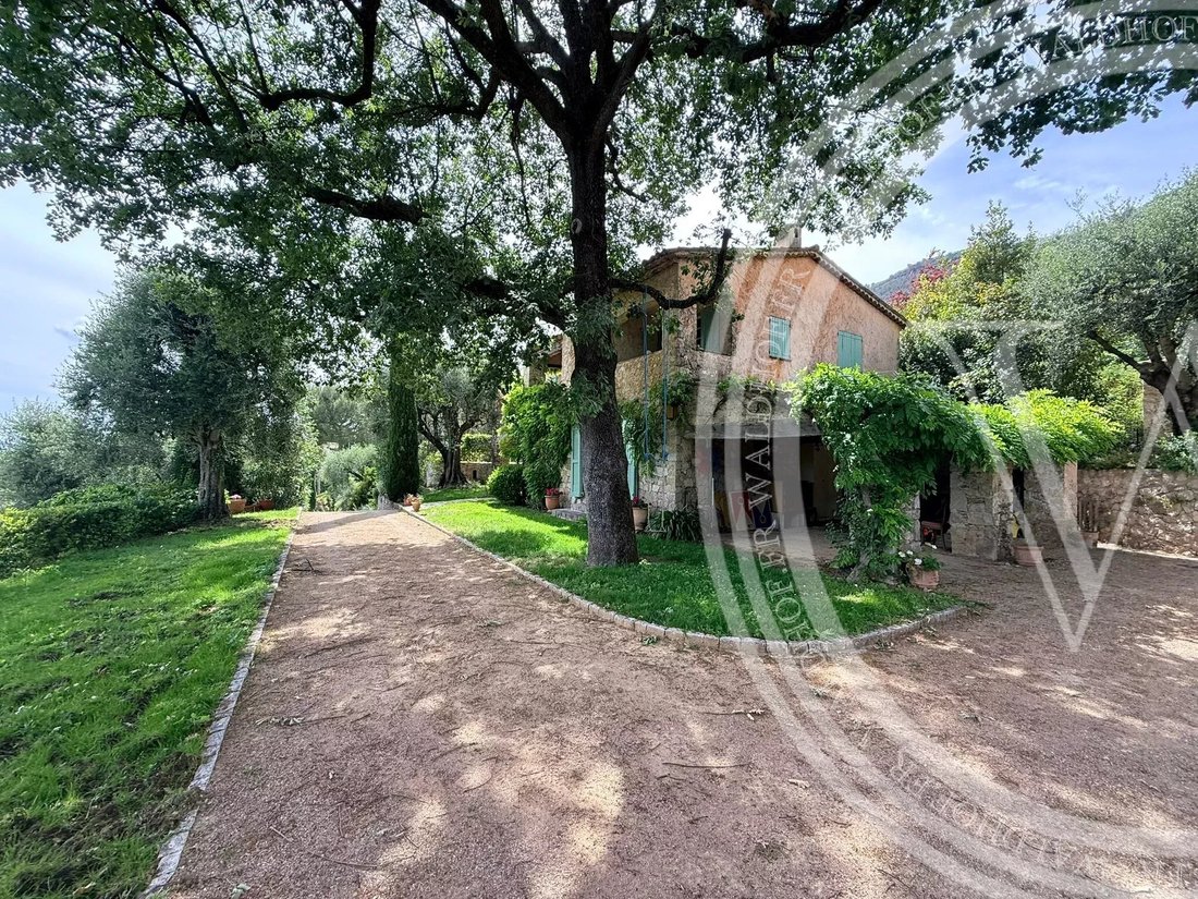 Estate in Grasse, Provence-Alpes-Côte d'Azur, France 2 - 18070462