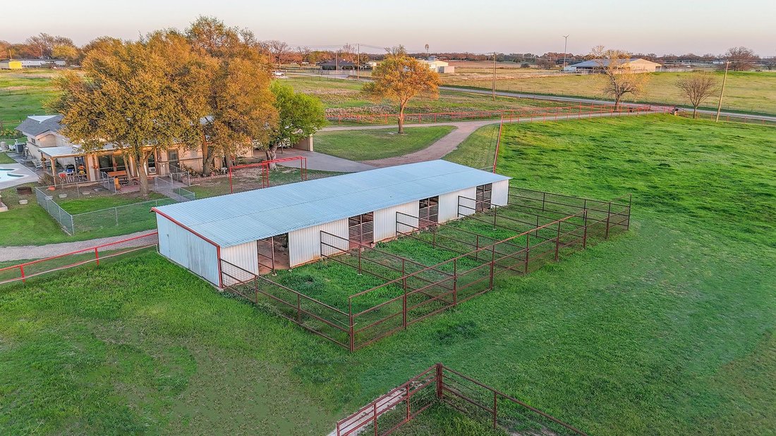 Farm Ranch in Weatherford, Texas, United States 3 - 17964859
