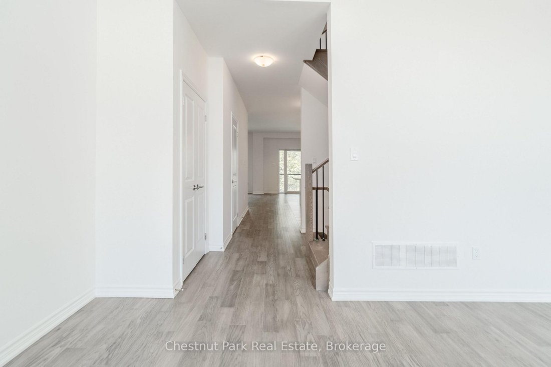 Clarksburg, Ontario, Canada 4 - 18045170