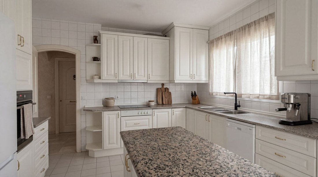 Villa in Elviria-Cabopino, Marbella, Spain 3 - 18070452