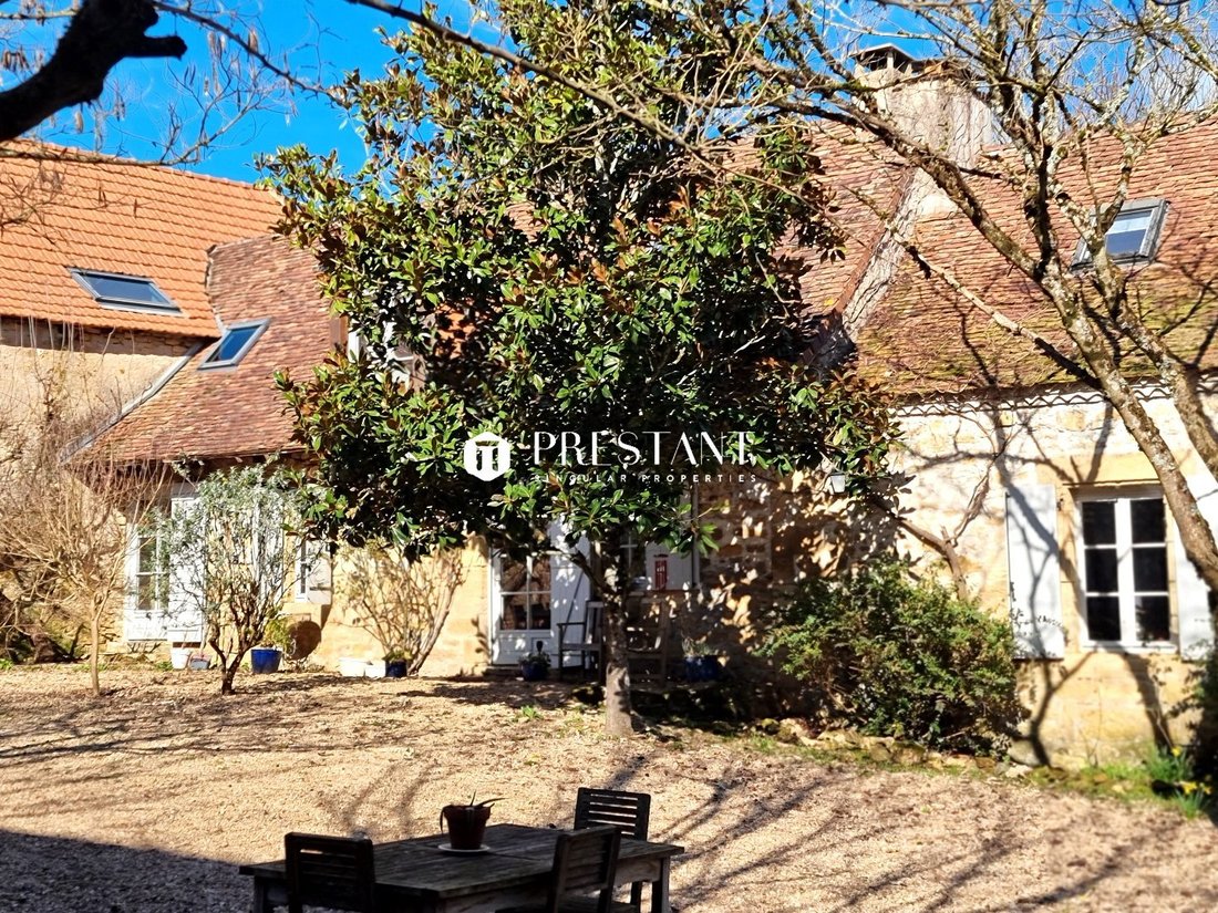 Estate in Hautefort, Nouvelle-Aquitaine, France 5 - 18070490