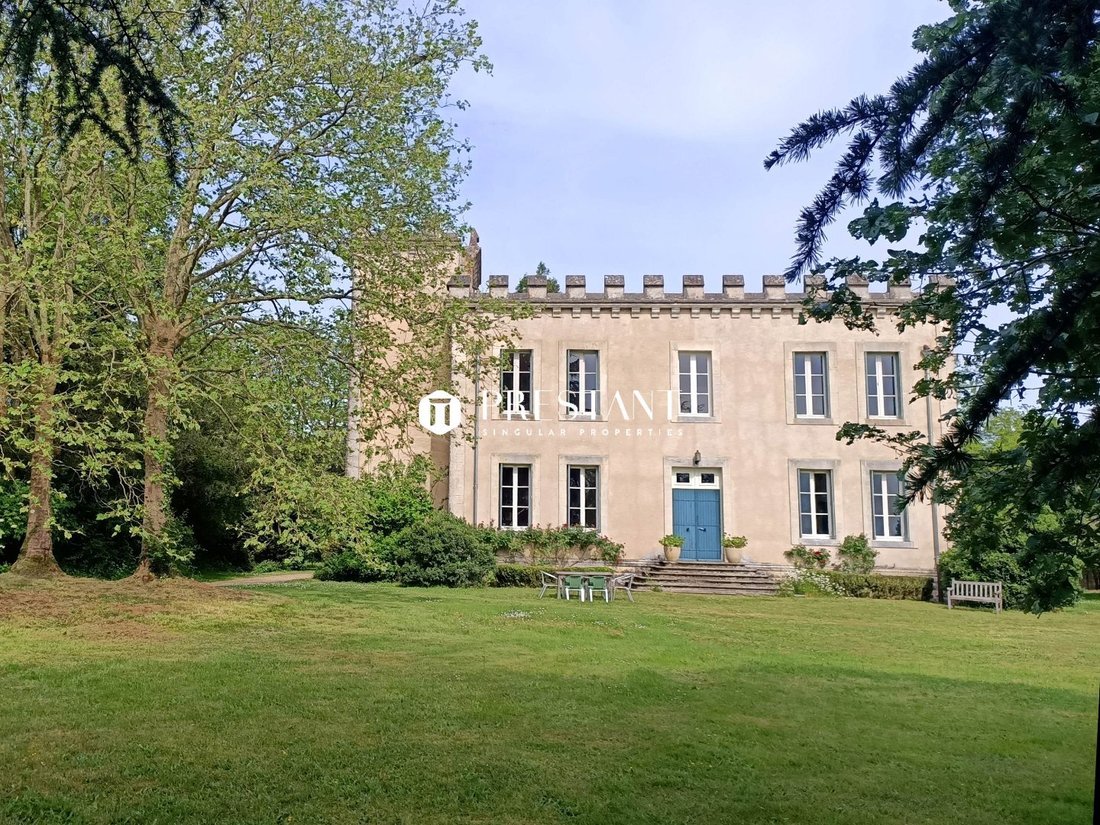 Estate in Confolens, Nouvelle-Aquitaine, France 1 - 18070496