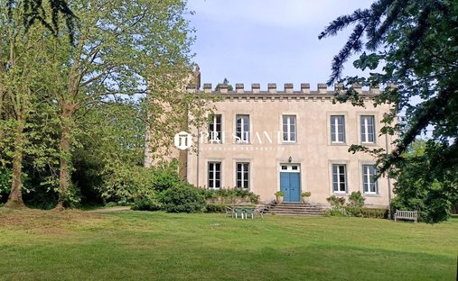Anwesen in Confolens, Nouvelle-Aquitaine, Frankreich 1