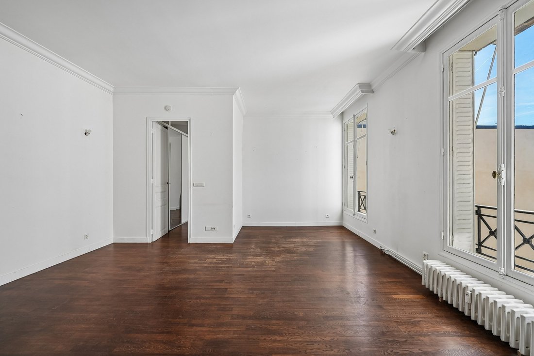 Apartment in Hoche-Friedland, Paris 8e Arrondissement, Paris 2 - 18070233