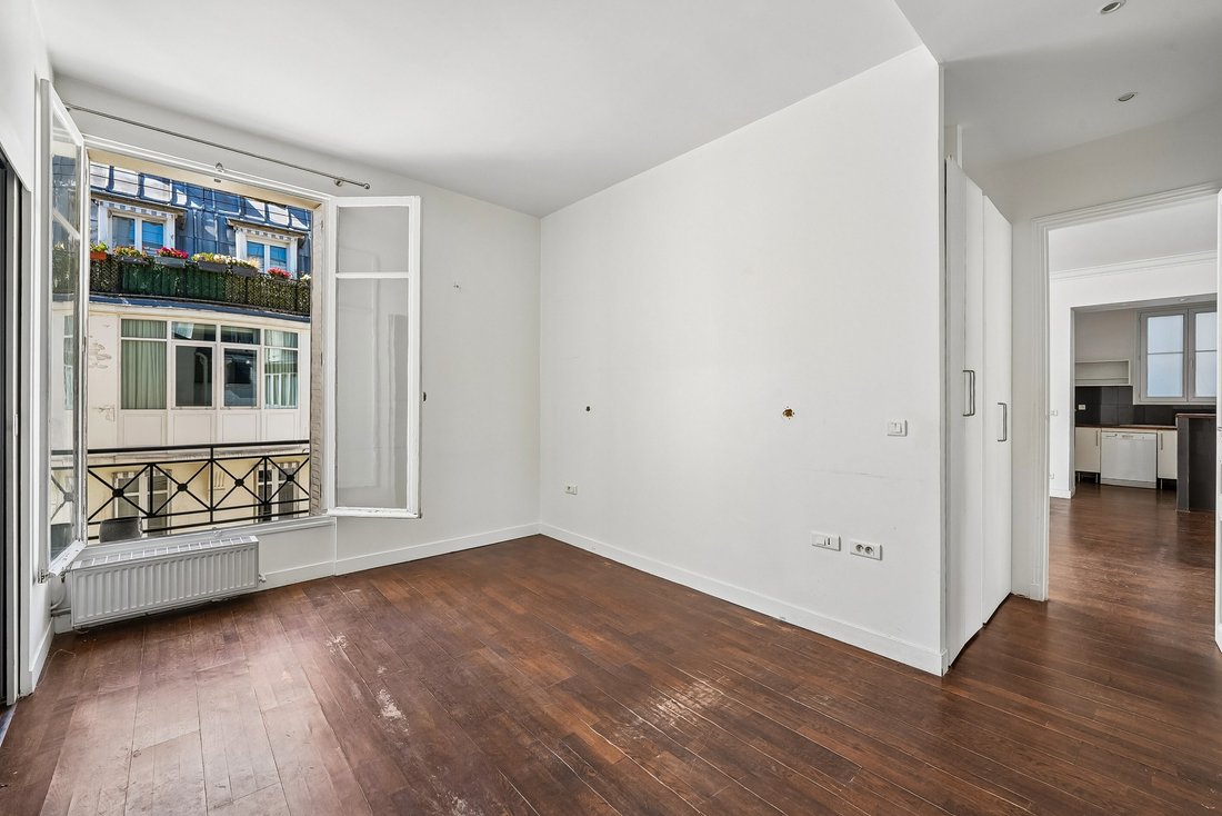 Apartment in Hoche-Friedland, Paris 8e Arrondissement, Paris 5 - 18070233