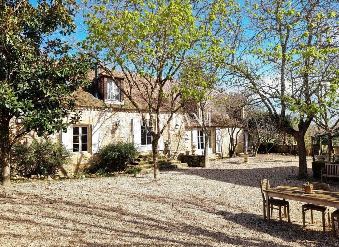 Estate in Hautefort, Nouvelle-Aquitaine, France 2 - 18070490