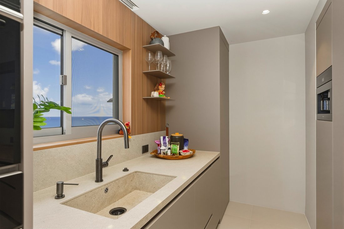 Condo in Honolulu, Hawaii, United States 5 - 18070396