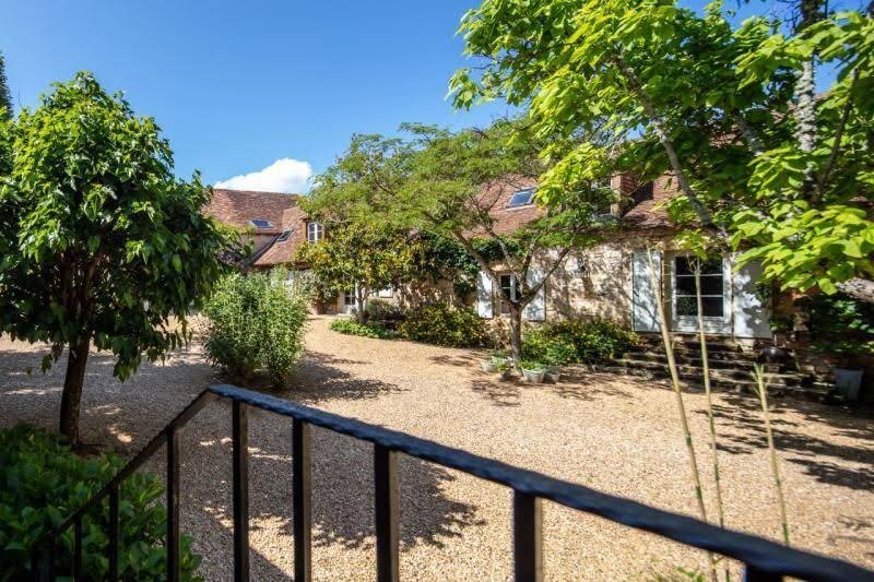 Estate in Hautefort, Nouvelle-Aquitaine, France 1 - 18070490