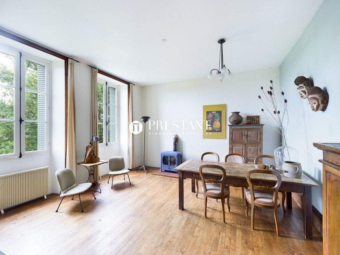 Estate in Confolens, Nouvelle-Aquitaine, France 4 - 18070496
