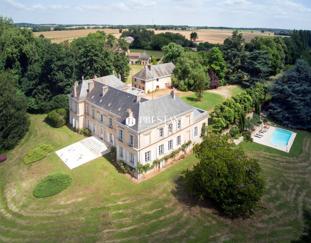 Château à Poitiers, Nouvelle-Aquitaine, France 2 - 18070484