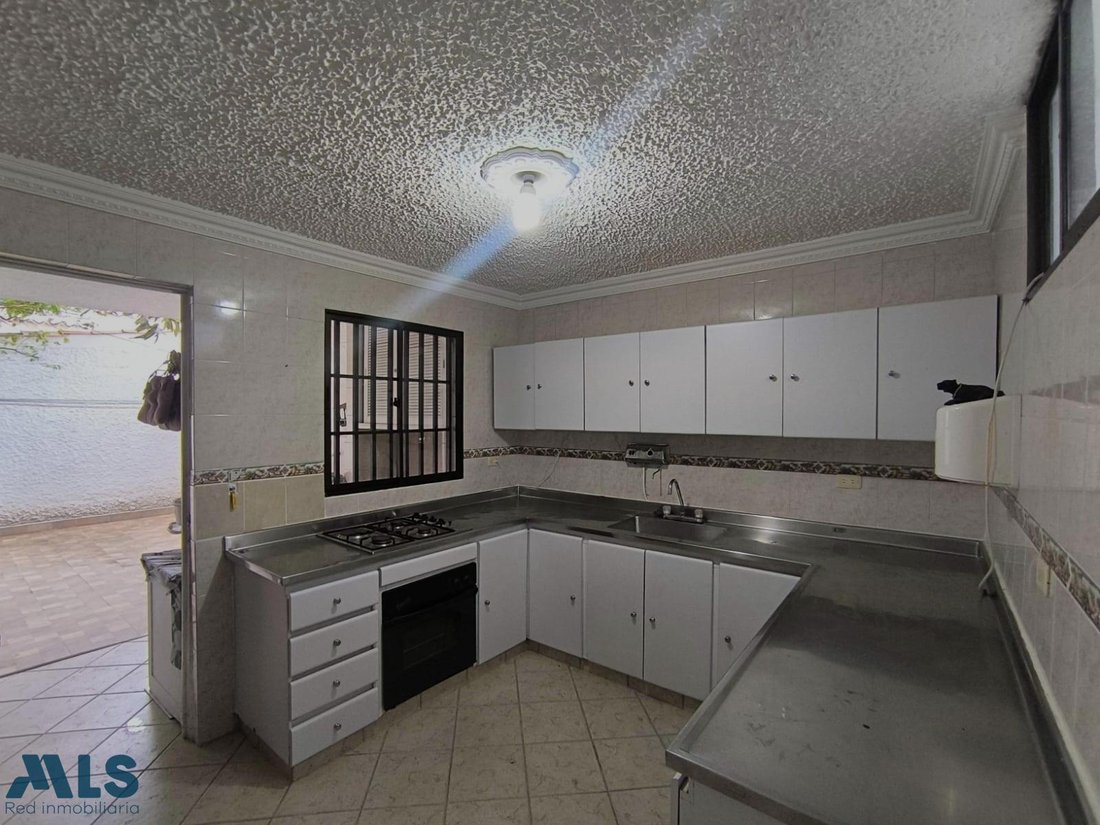 House in Medellín, Antioquia, Colombia 3 - 18070192