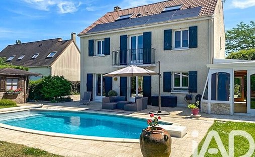 House in Les Alluets-le-Roi, Ile-de-France, France 1