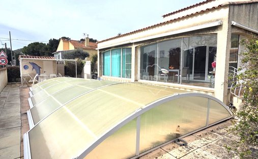 Villa in Le Rove, Provence-Alpes-Côte d'Azur, France 1
