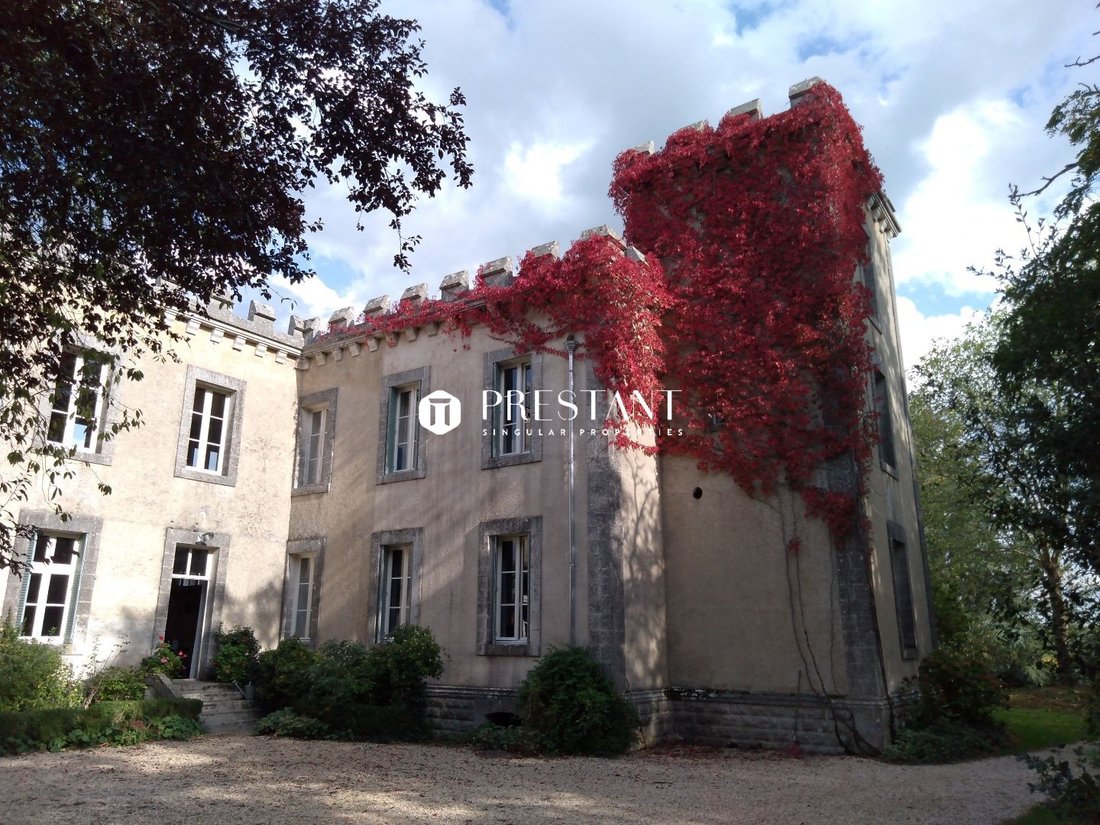 Estate in Confolens, Nouvelle-Aquitaine, France 2 - 18070496