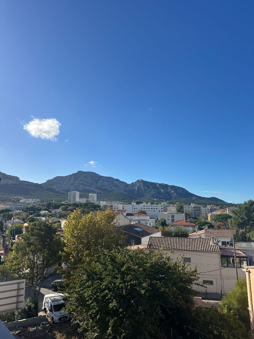 Apartment in Vieille Chapelle, 8e Arrondissement, Marseille 2 - 18070747