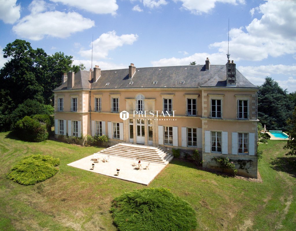 Château à Poitiers, Nouvelle-Aquitaine, France 4 - 18070484