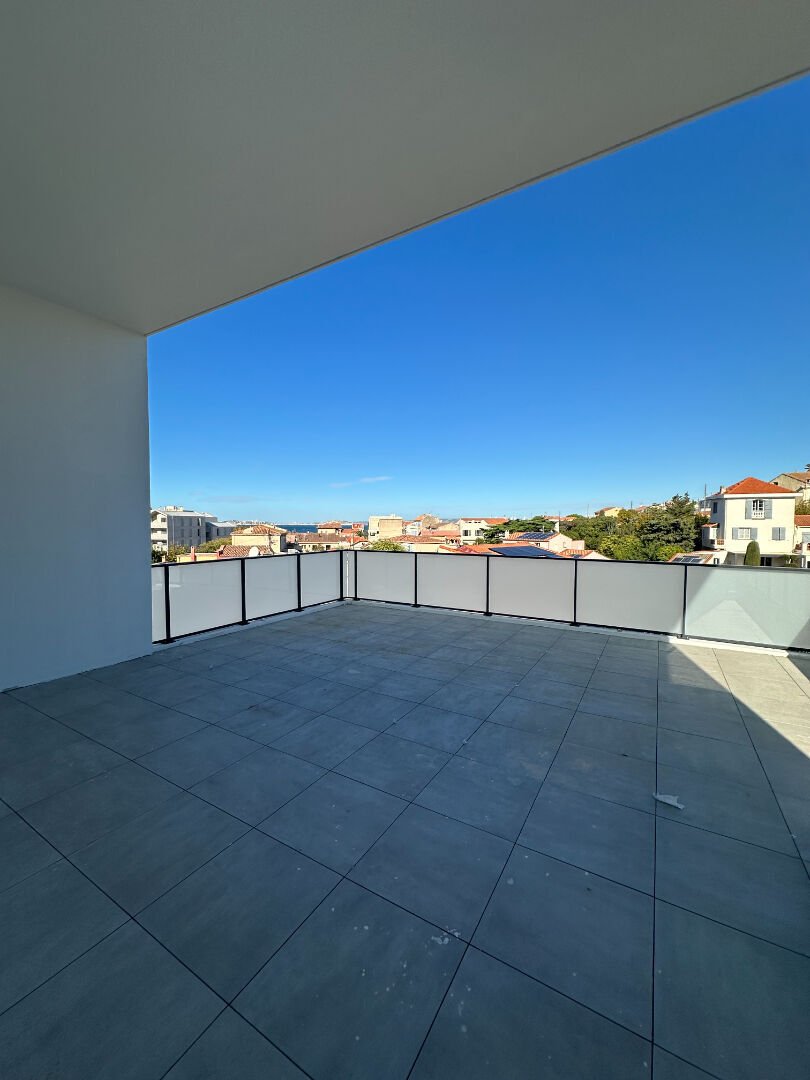 Apartment in Vieille Chapelle, 8e Arrondissement, Marseille 3 - 18070747