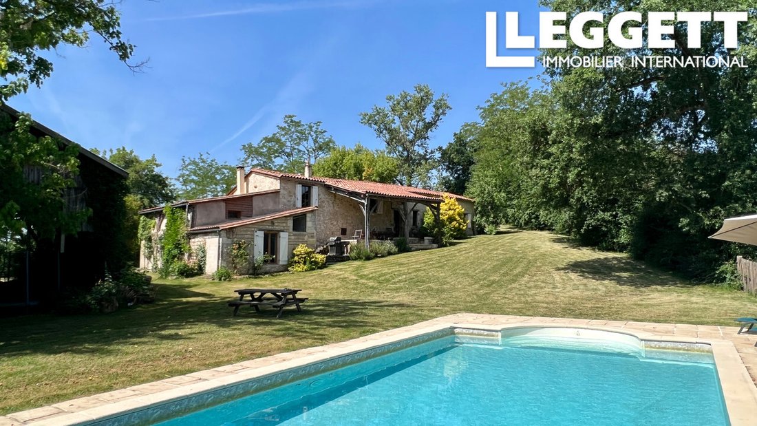 Farm Ranch in Pessac-sur-Dordogne, Nouvelle-Aquitaine, France 1 - 18070285