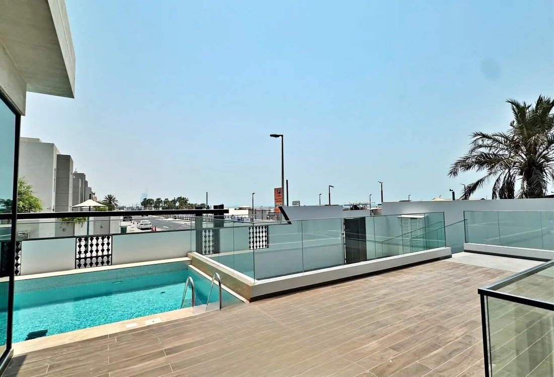 Villa en Umm Suqeim, Dubái, Emiratos Árabes Unidos 3 - 18070466