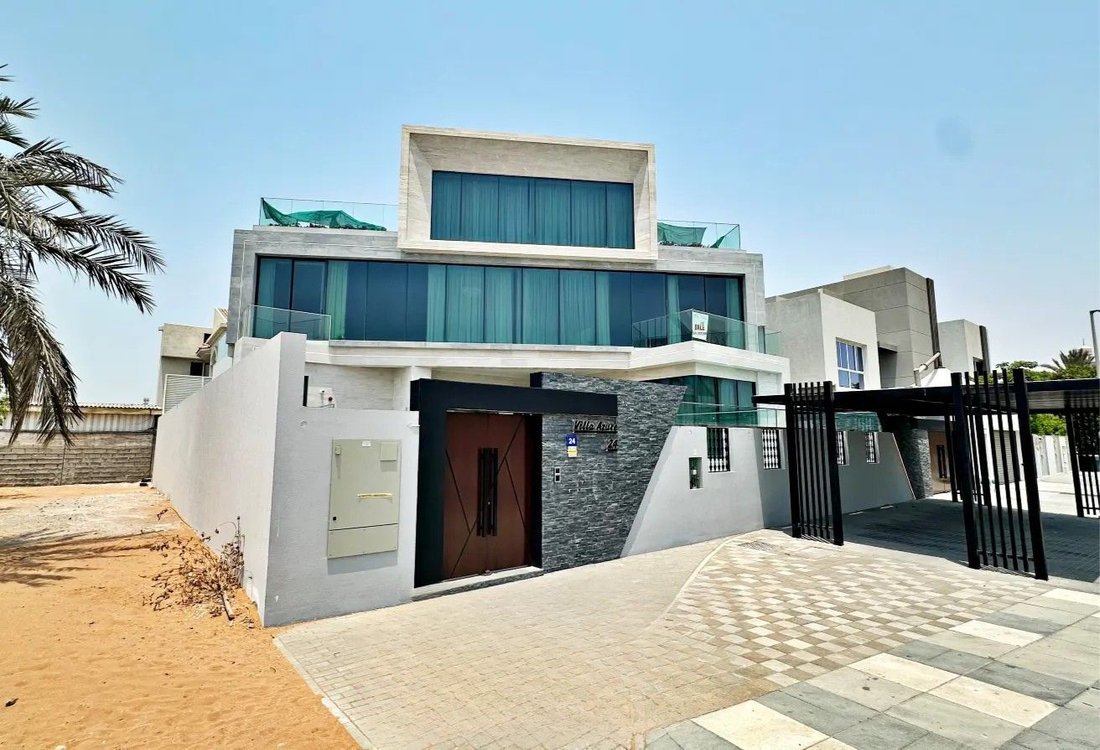 Villa in Umm Suqeim, Dubai, United Arab Emirates 3 - 18070466