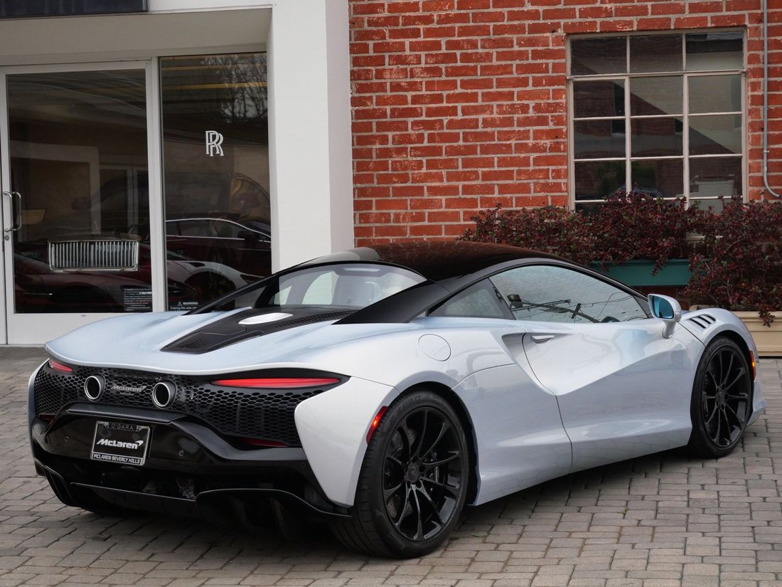 Coupe in Beverly Hills, CA, United States 4 - 18070361
