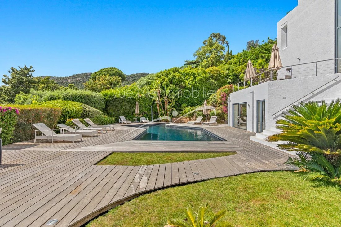 Villa en Le Lavandou, Provenza-Alpes-Costa Azul, Francia 2 - 18070252