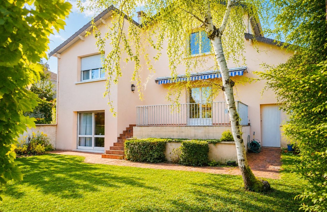 Villa in Les Joncs Marins-Fosse Moreau, Le Perreux-sur-Marne, France 1 - 18070705