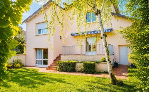 Villa in Les Joncs Marins-Fosse Moreau, Le Perreux-sur-Marne, France 1