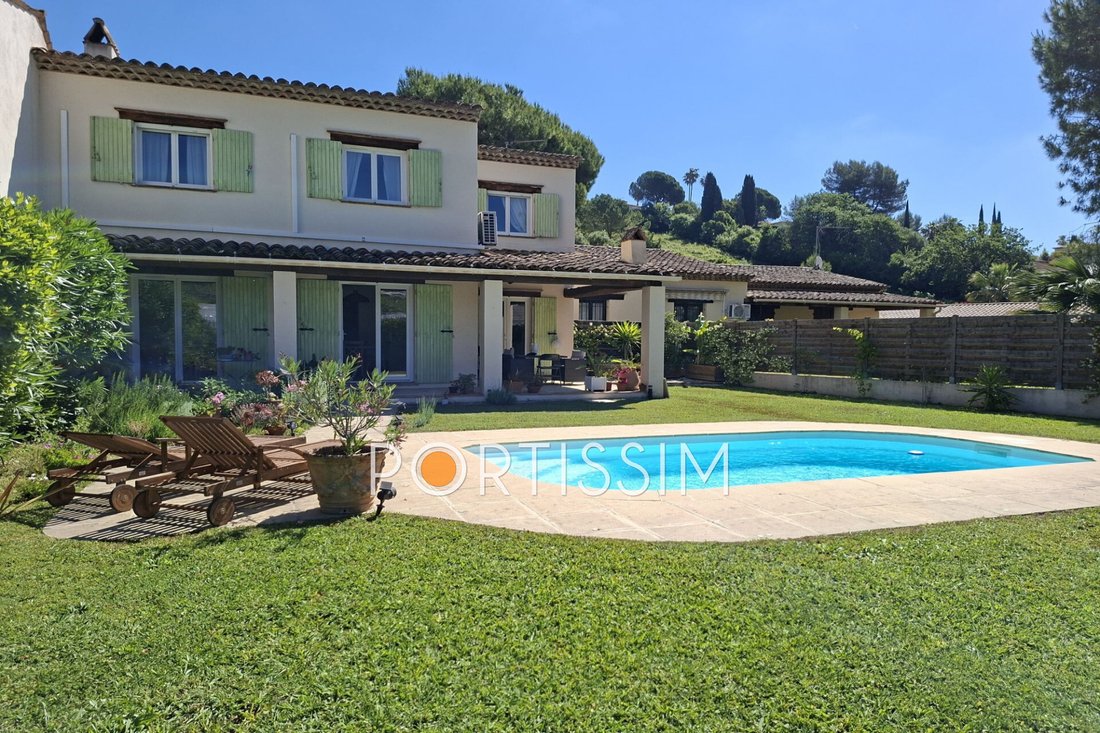 Villa in Saint-Paul-de-Vence, Provence-Alpes-Côte d'Azur, France 1 - 18070072