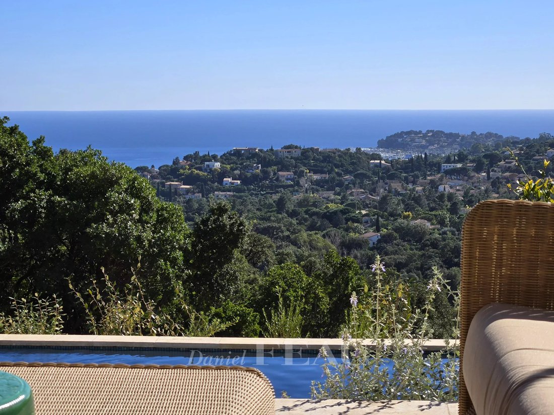 Villa in Nord, Cavalaire-sur-Mer, France 1 - 15230165