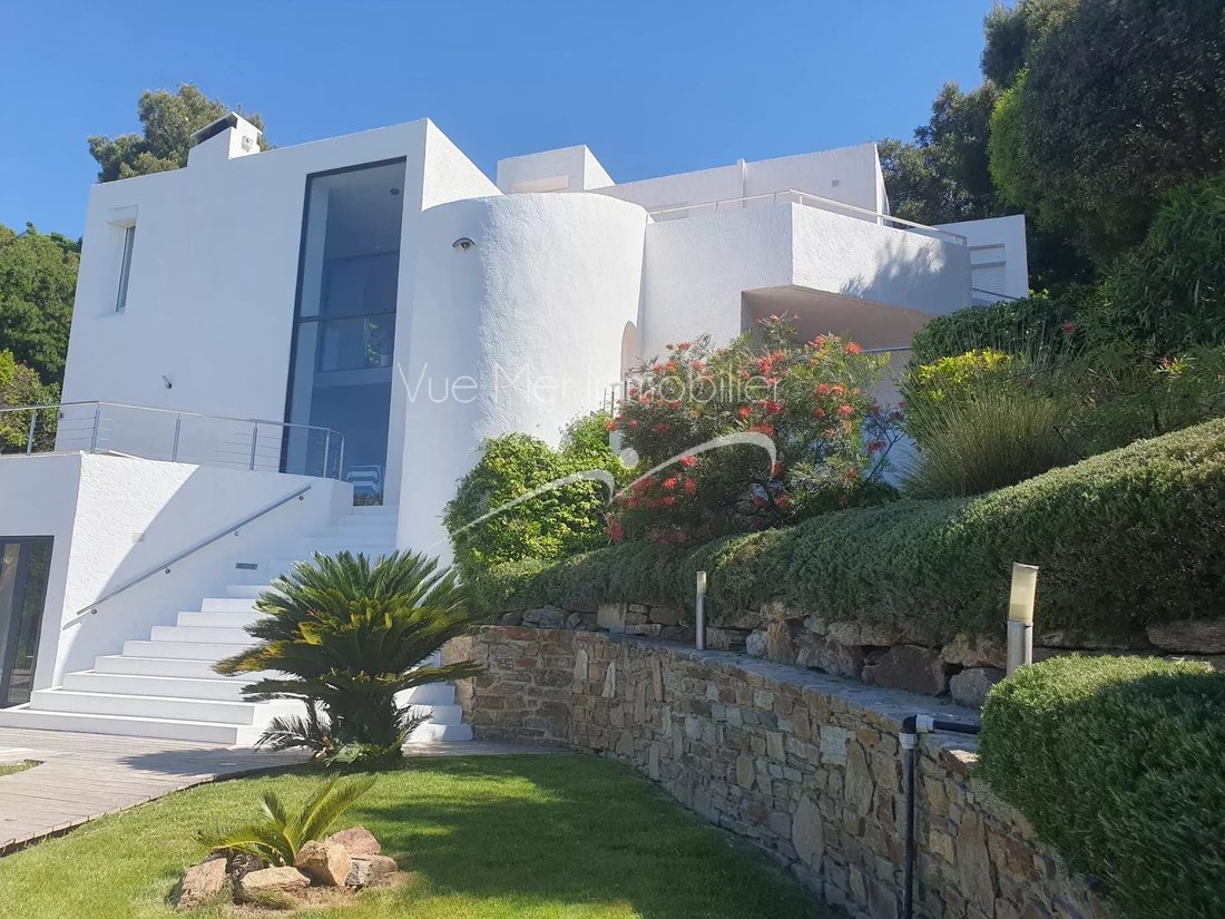Villa in Le Lavandou, Provence-Alpes-Côte d'Azur, France 1 - 18070252