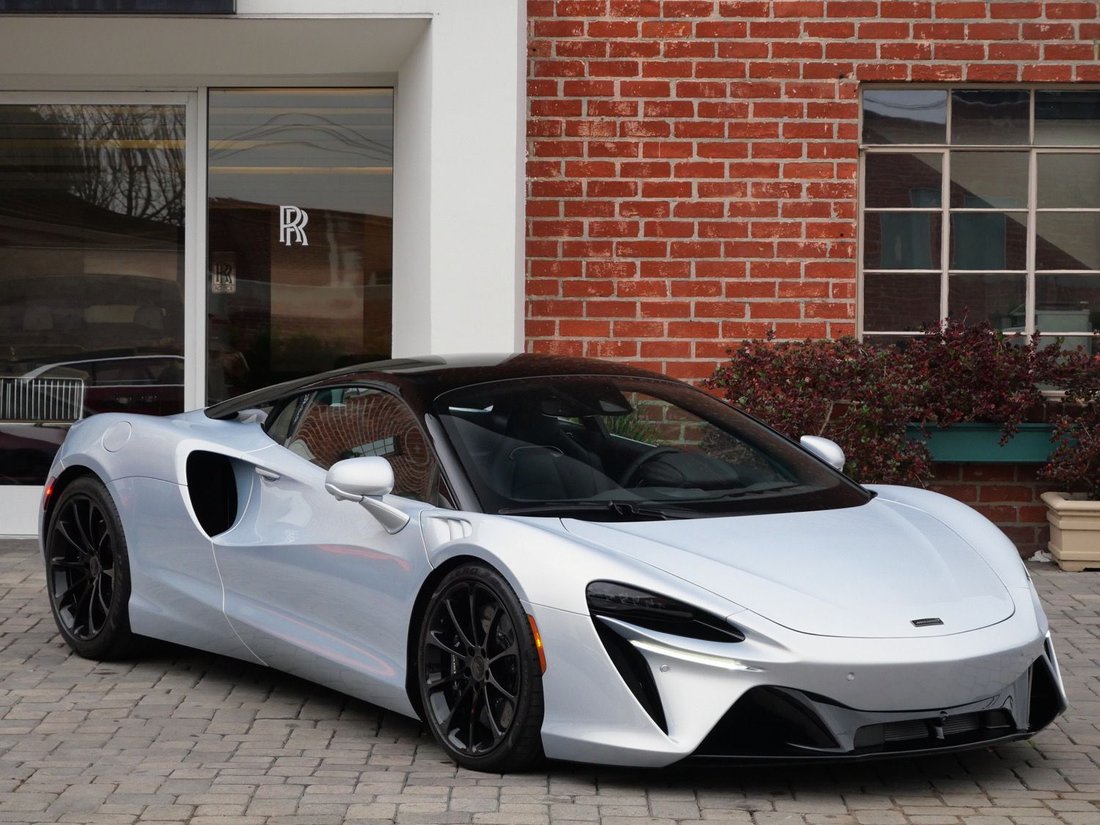 Coupe in Beverly Hills, CA, United States 1 - 18070361
