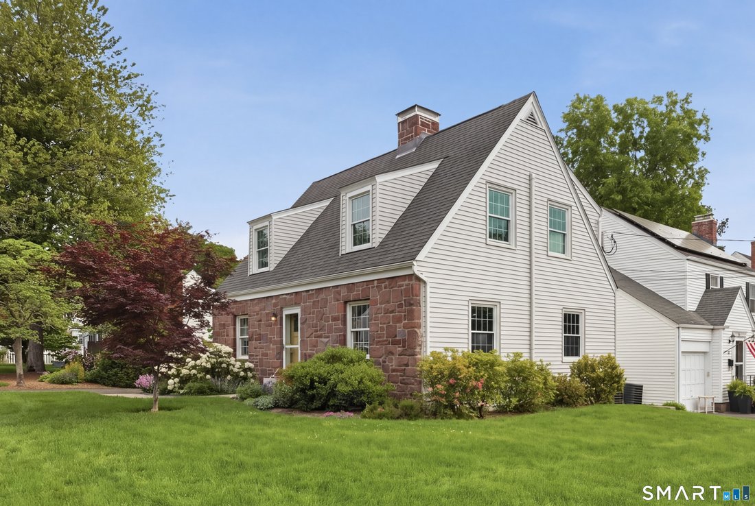 House in West Hartford, Connecticut, United States 3 - 18070152
